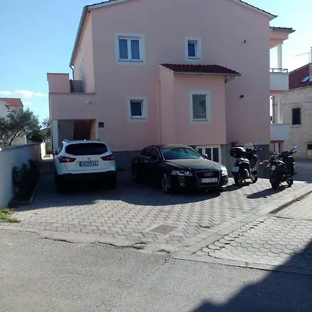 Skugor Daire Tribalj